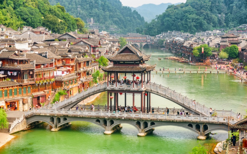 Trung Quốc 5N4Đ: Ân Thi – Trương Gia Giới – Phượng Hoàng Cổ Trấn